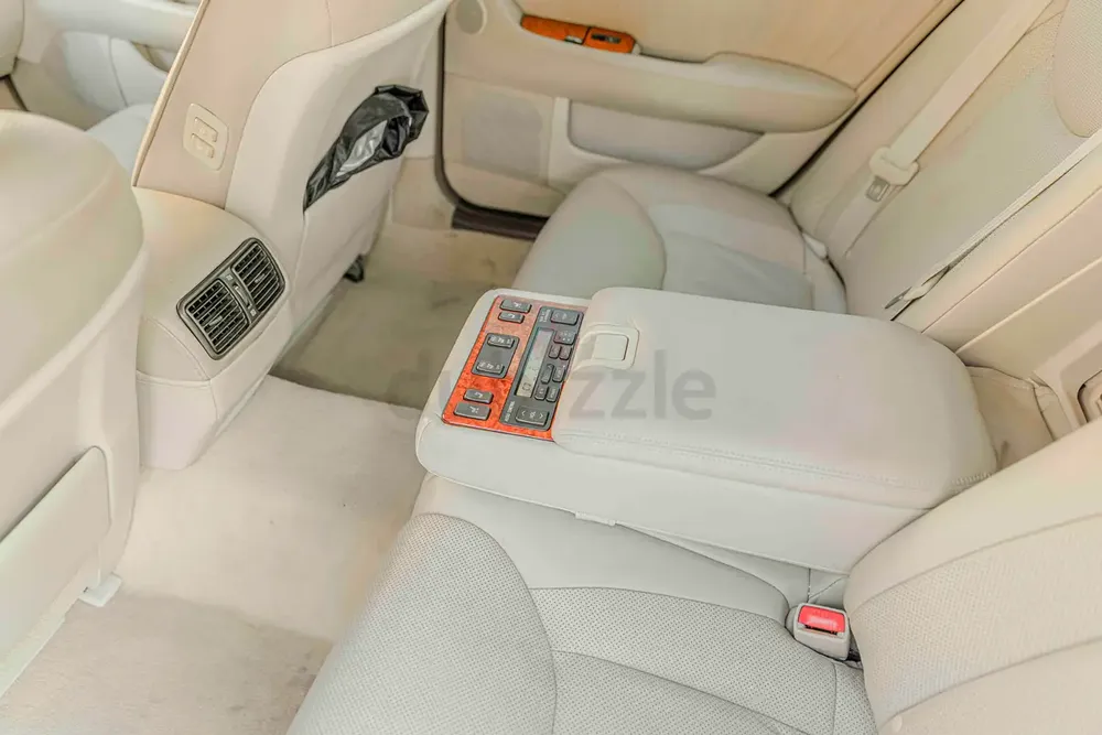Lexus LS 430 2004  - Full ultra luxury- Pristine Condition - Image 9