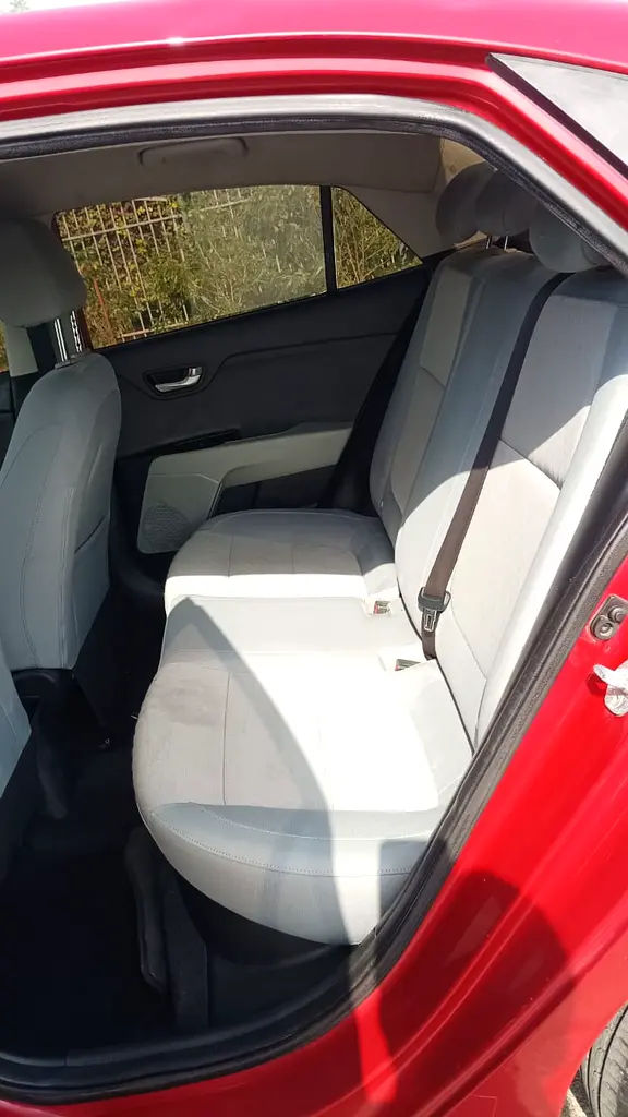 Kia Rio 1.6 2019 - GCC Specs - Lady Driven - Image 8