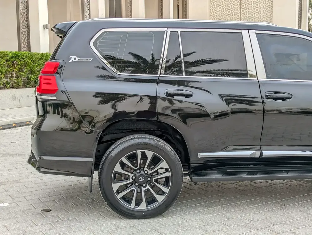 TOYOTA PRADO 2018 GCC V6 4.0L IN EXCELLENT CONDITION - Image 13