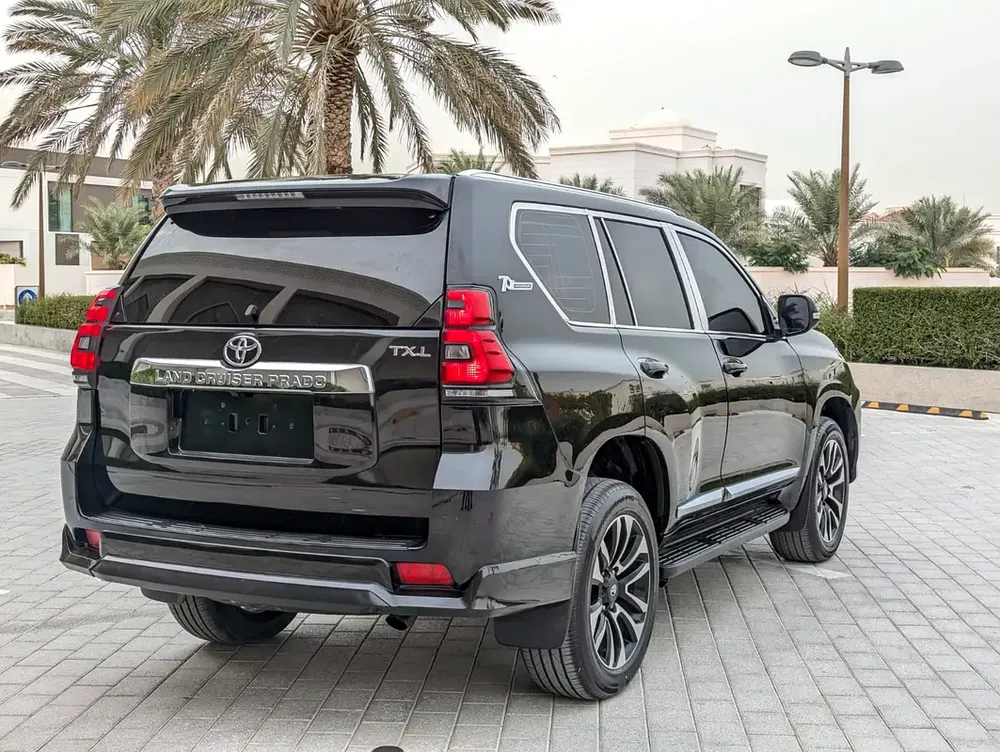 TOYOTA PRADO 2018 GCC V6 4.0L IN EXCELLENT CONDITION - Image 14
