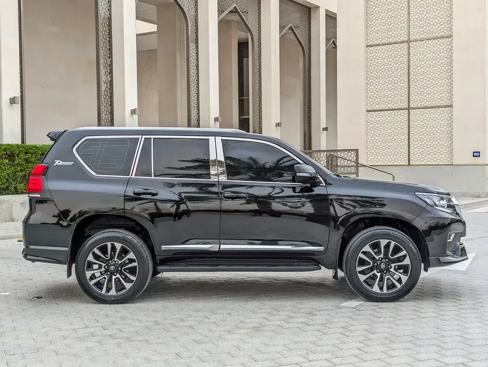 TOYOTA PRADO 2018 GCC V6 4.0L IN EXCELLENT CONDITION - Image 17
