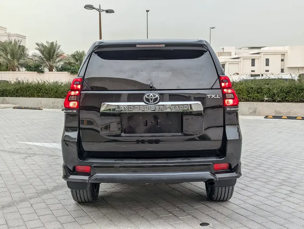 TOYOTA PRADO 2018 GCC V6 4.0L IN EXCELLENT CONDITION - Image 18