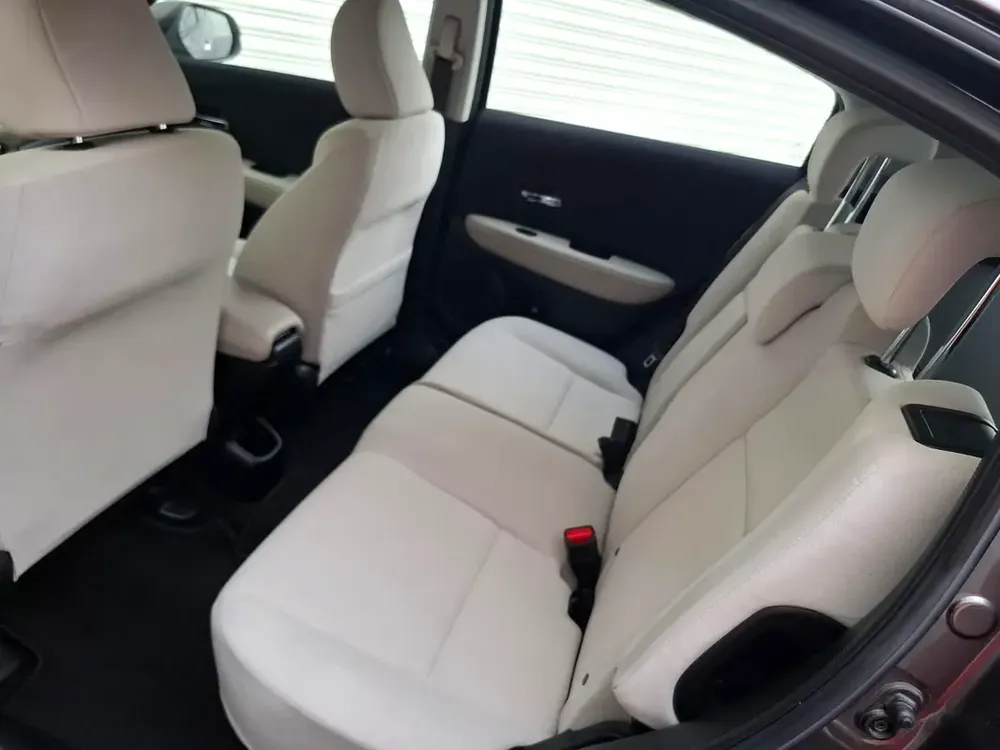Honda HRV 2021 full service history accident free single owner - Image 4