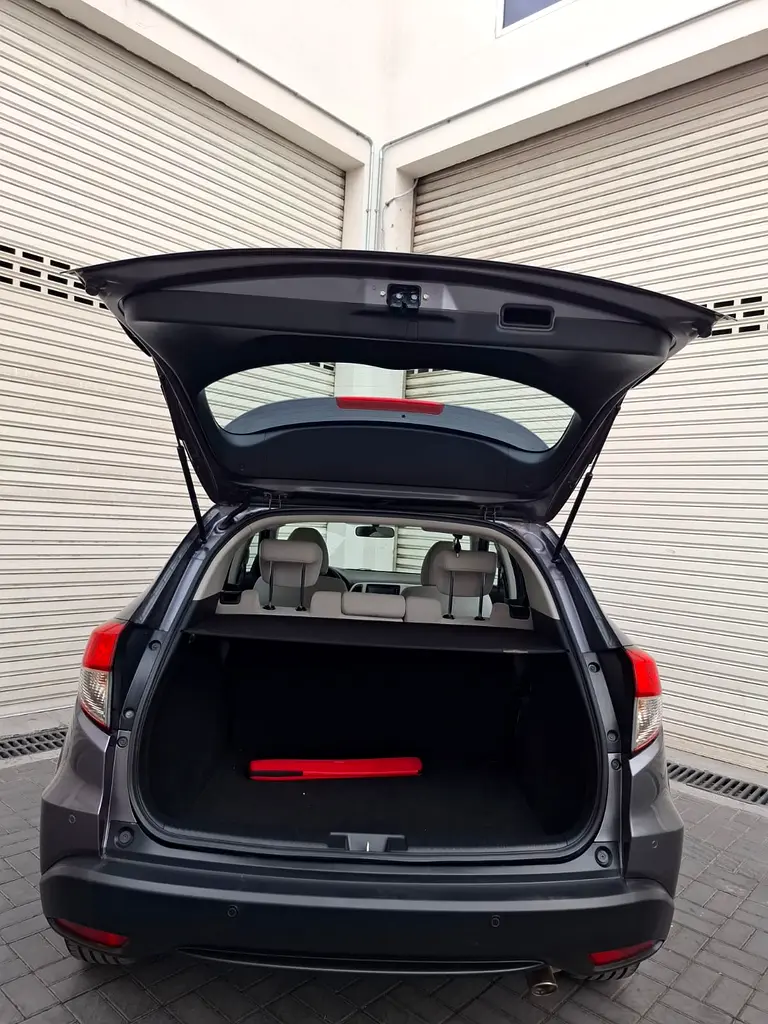 Honda HRV 2021 full service history accident free single owner - Image 5