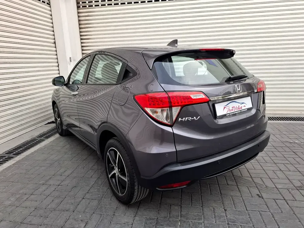 Honda HRV 2021 full service history accident free single owner - Image 7