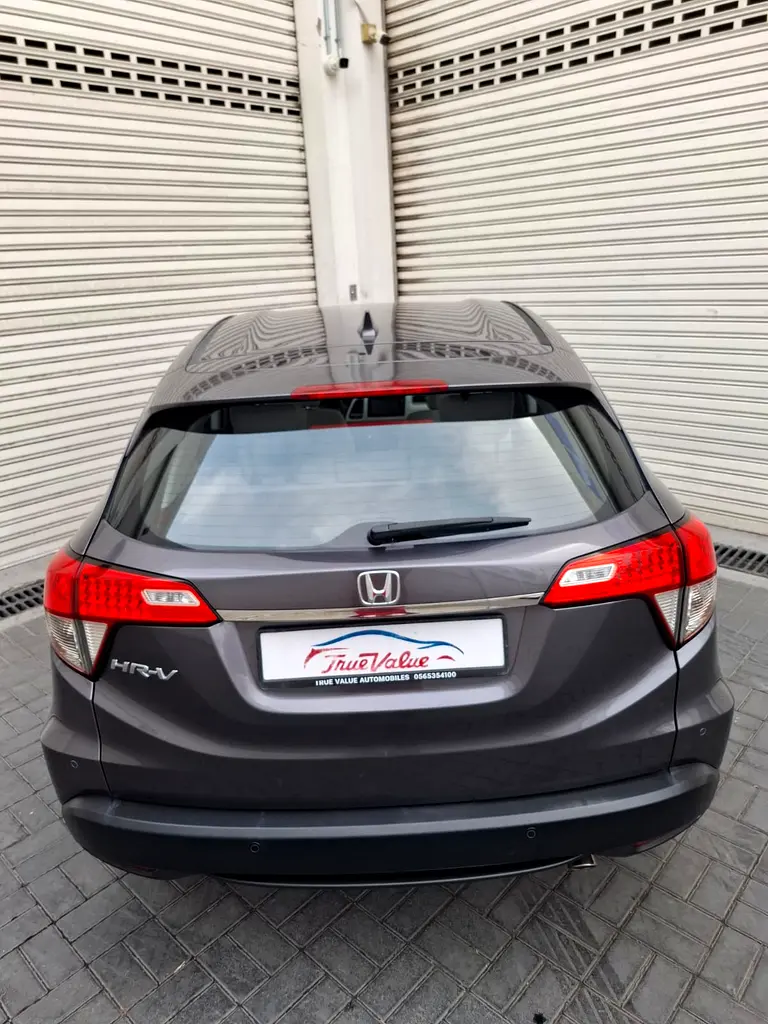 Honda HRV 2021 full service history accident free single owner - Image 8