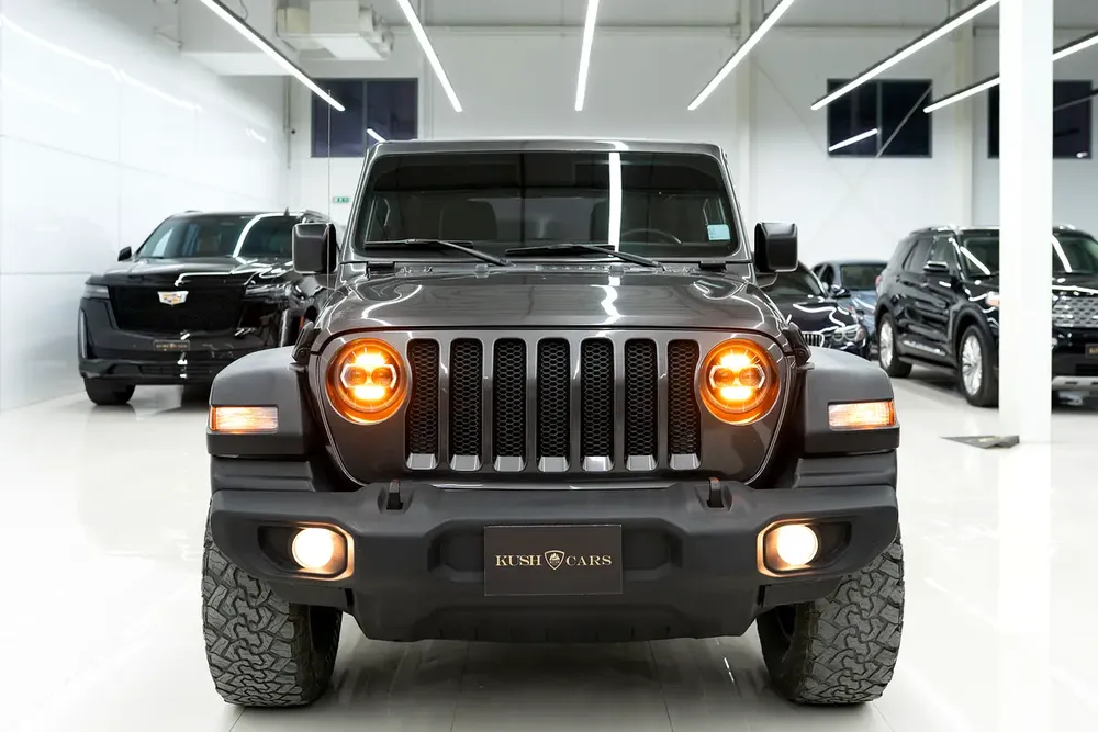 2019 JEEP WRANGLER UNLIMITED SPORTS IN EXCELLENT CONDITION - Image 4