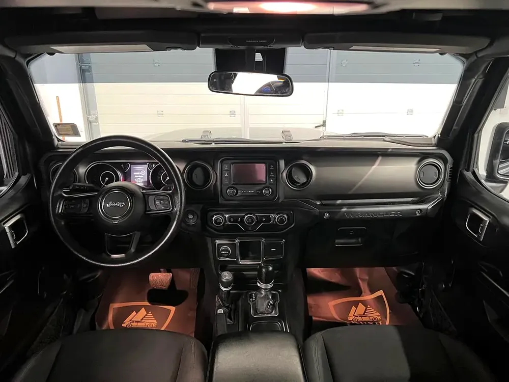 2019 JEEP WRANGLER UNLIMITED SPORTS IN EXCELLENT CONDITION - Image 6