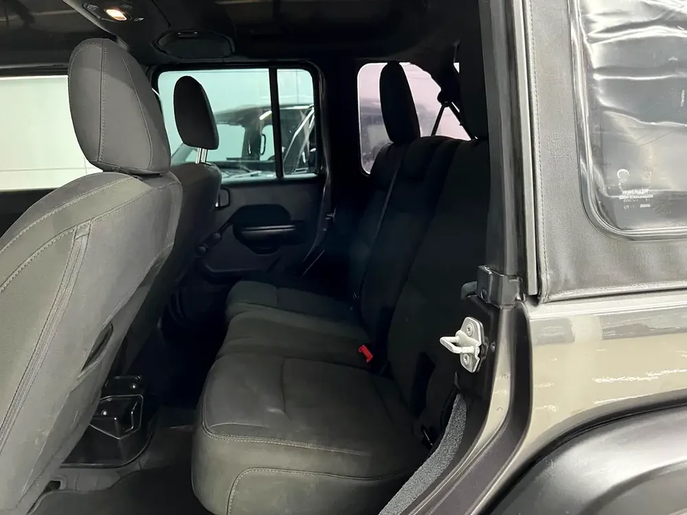 2019 JEEP WRANGLER UNLIMITED SPORTS IN EXCELLENT CONDITION - Image 8