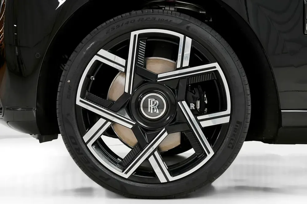 ROLLS ROYCE CULLINAN BLACK BADGE, 2026, GCC, WARRANTY AND SERVICE CONTRACT, ZERO, SPECIAL ORDERED - Image 9