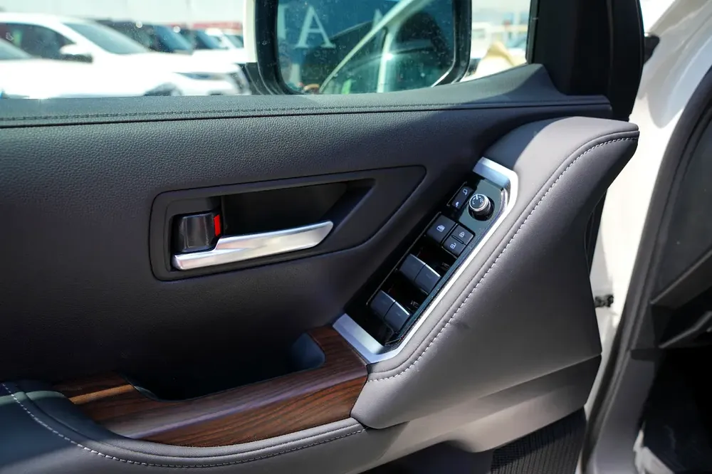 2026 Toyota Land Cruiser GXR 3.3 DSL Radar JBL - Image 14