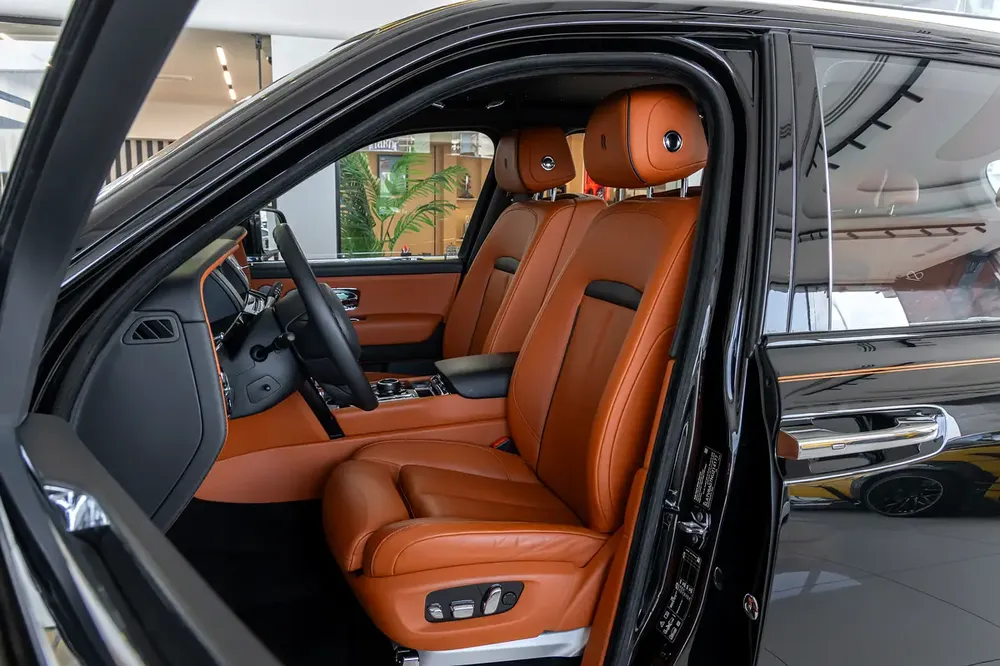 Rolls-Royce Cullinan | Black Badge | GCC Specs | Dealer Warranty & Service Contract (AGMC) | 202 - Image 10
