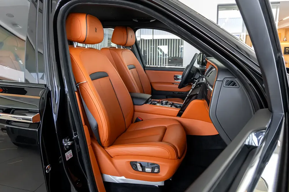 Rolls-Royce Cullinan | Black Badge | GCC Specs | Dealer Warranty & Service Contract (AGMC) | 202 - Image 18