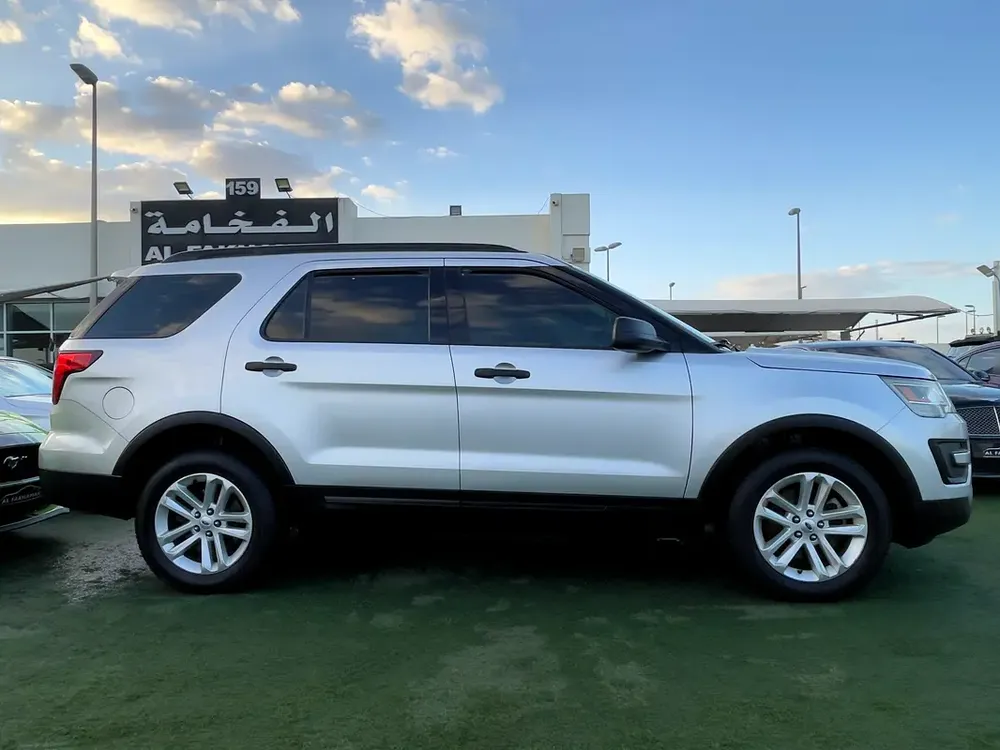 4x4 2017 GCC Ford Explorer // Super Clean// No Accident Or Mechanical Issue// Fully Maintained Car - Image 4