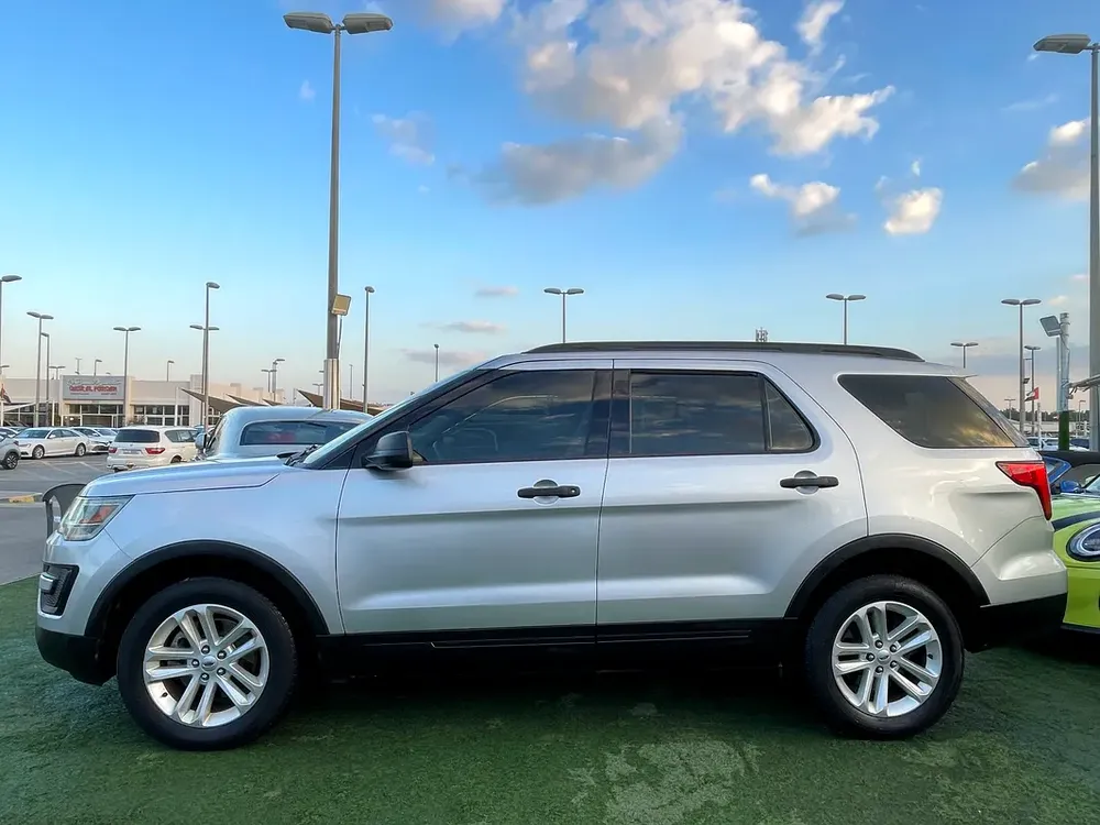 4x4 2017 GCC Ford Explorer // Super Clean// No Accident Or Mechanical Issue// Fully Maintained Car - Image 5
