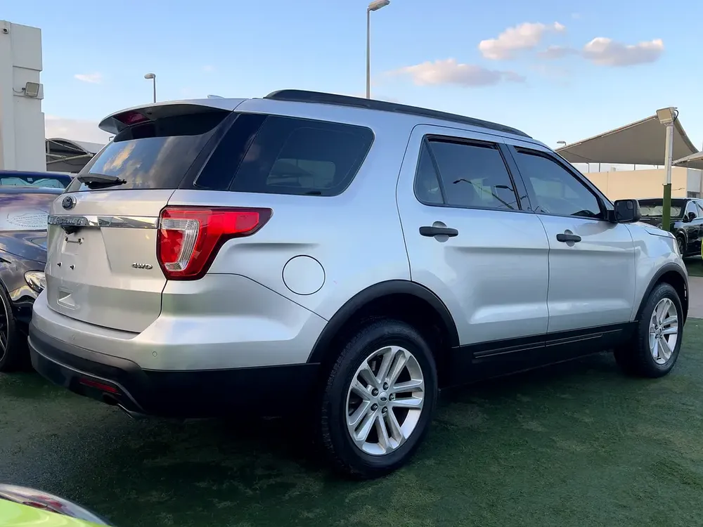 4x4 2017 GCC Ford Explorer // Super Clean// No Accident Or Mechanical Issue// Fully Maintained Car - Image 6