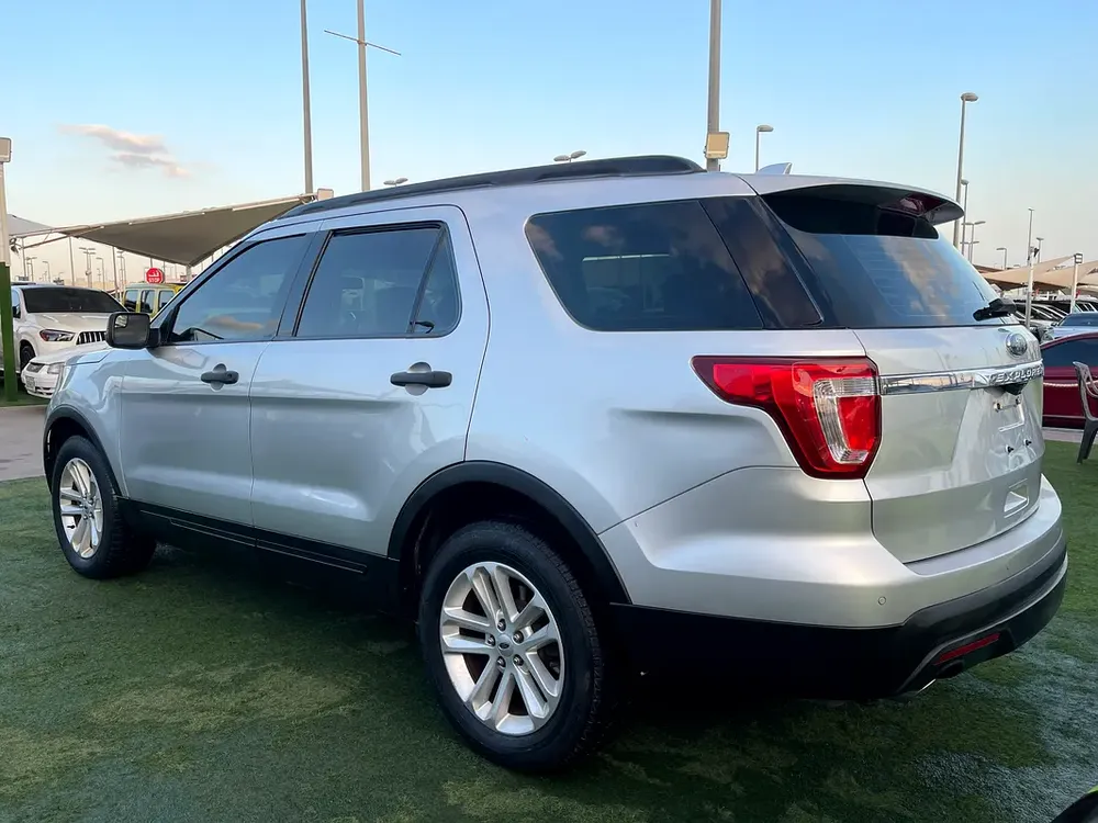 4x4 2017 GCC Ford Explorer // Super Clean// No Accident Or Mechanical Issue// Fully Maintained Car - Image 8