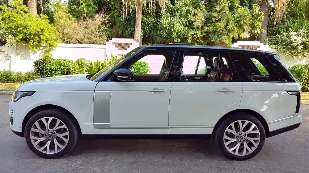 VIP 2021 FACELIFT RANGE ROVER VOGUE .. F.S.H .. FULLY LOADED … TOP RANGE .. RED INTERIOR - Image 11