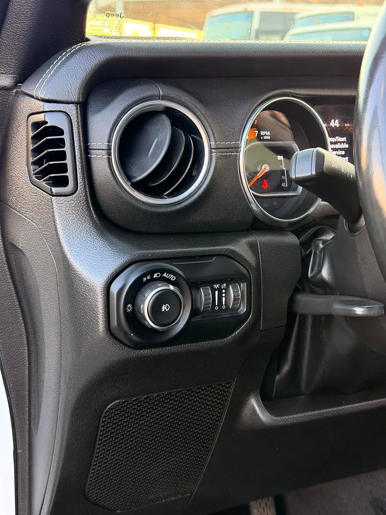 Jeep Wrangler Unlimited Sahara 2022 - 4x4 - Low Mileage - Ready for Adventure - Image 9