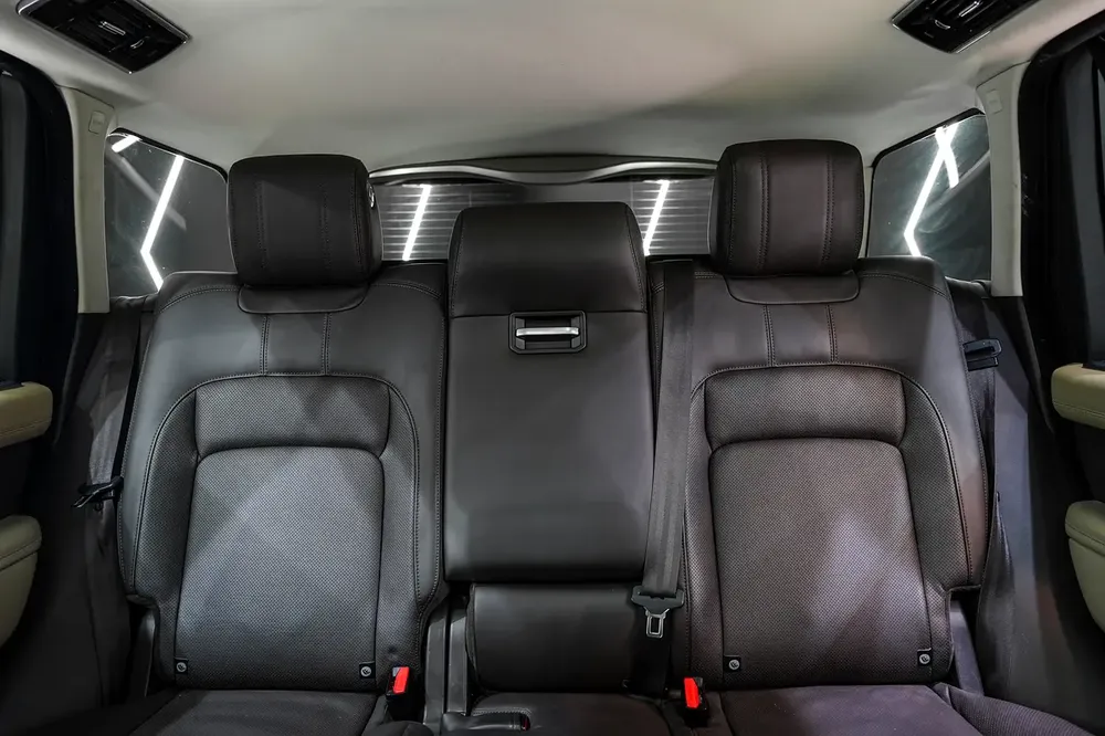 2019 Range Rover Vogue SE Supercharged LWB, Advanced Driver Assistance Pack, Panoramic Roof,GCC Spec - Image 11