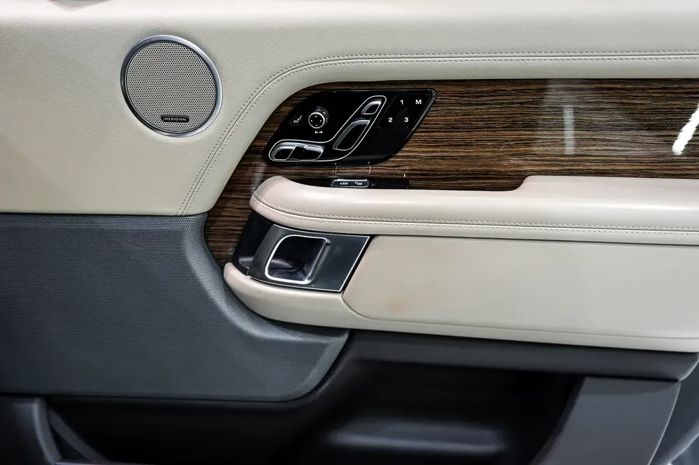 2019 Range Rover Vogue SE Supercharged LWB, Advanced Driver Assistance Pack, Panoramic Roof,GCC Spec - Image 12