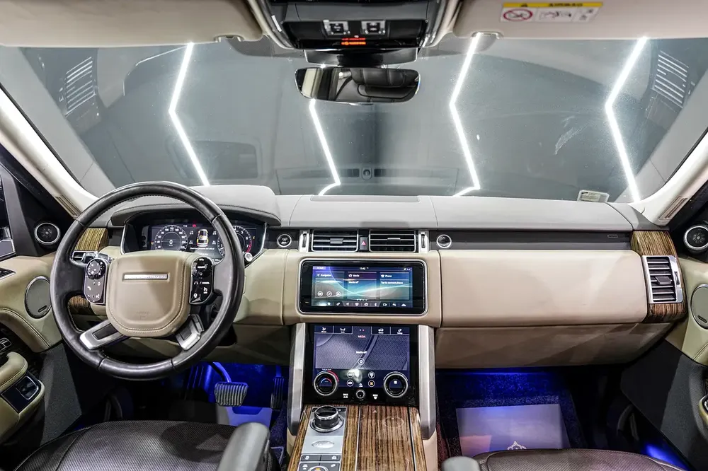 2019 Range Rover Vogue SE Supercharged LWB, Advanced Driver Assistance Pack, Panoramic Roof,GCC Spec - Image 6