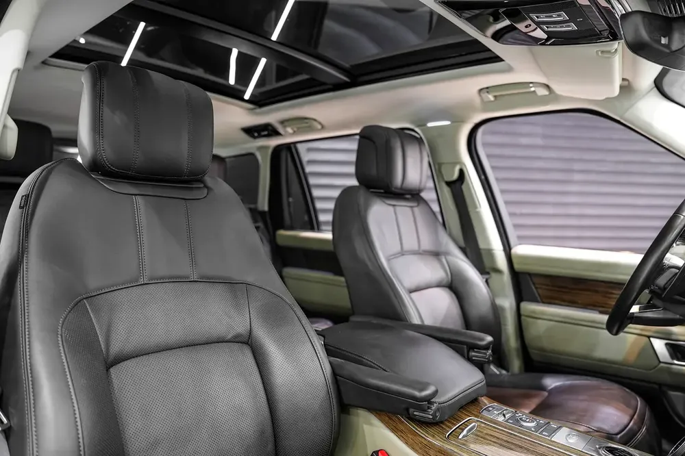 2019 Range Rover Vogue SE Supercharged LWB, Advanced Driver Assistance Pack, Panoramic Roof,GCC Spec - Image 8
