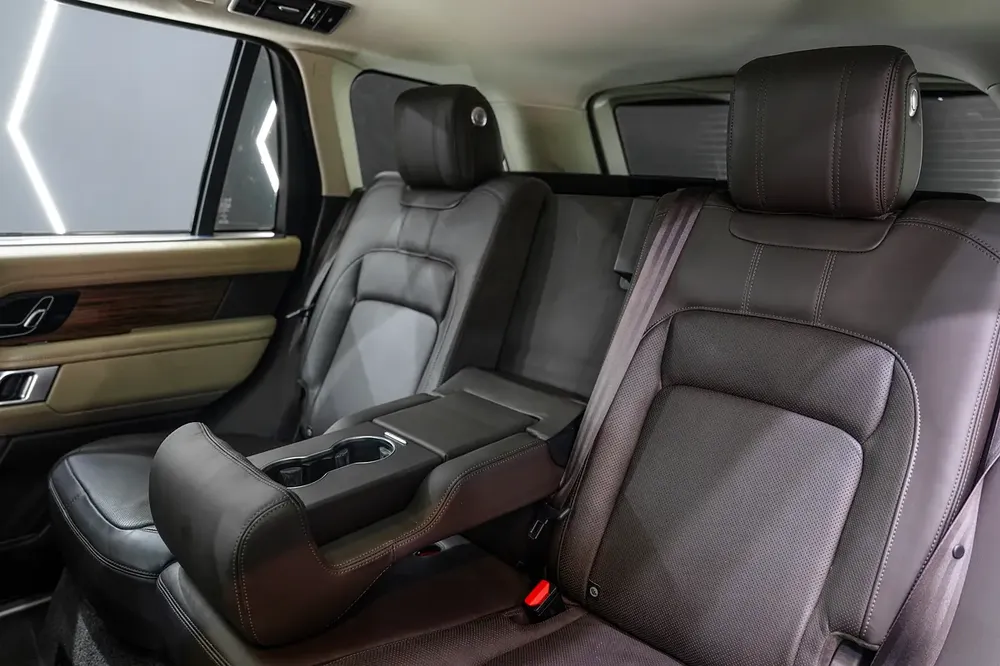2019 Range Rover Vogue SE Supercharged LWB, Advanced Driver Assistance Pack, Panoramic Roof,GCC Spec - Image 9
