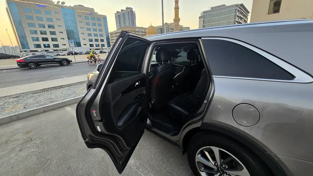 KIA Sorento SX Limited - Full-Option / Top Trim) - 2019 - Image 10