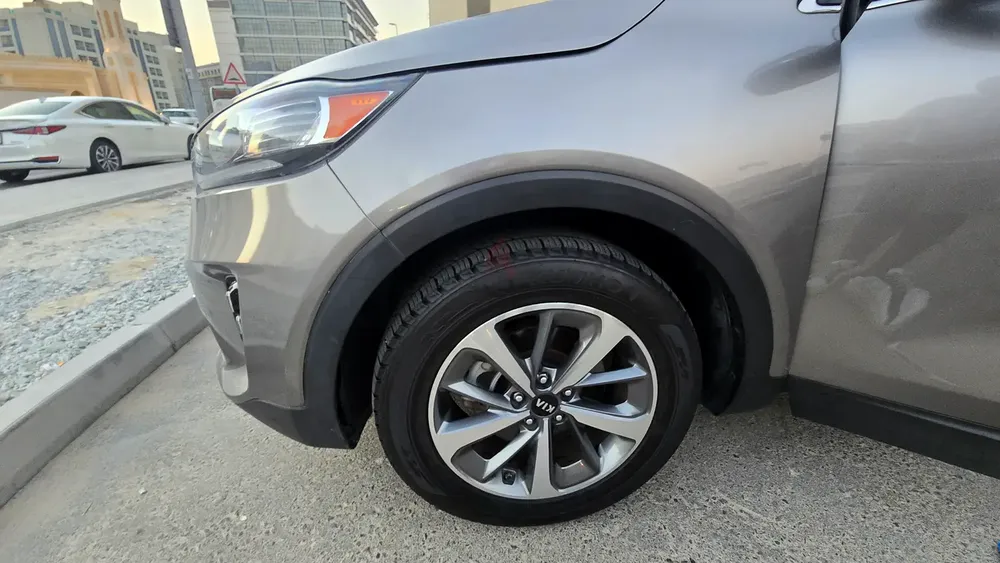 KIA Sorento SX Limited - Full-Option / Top Trim) - 2019 - Image 12