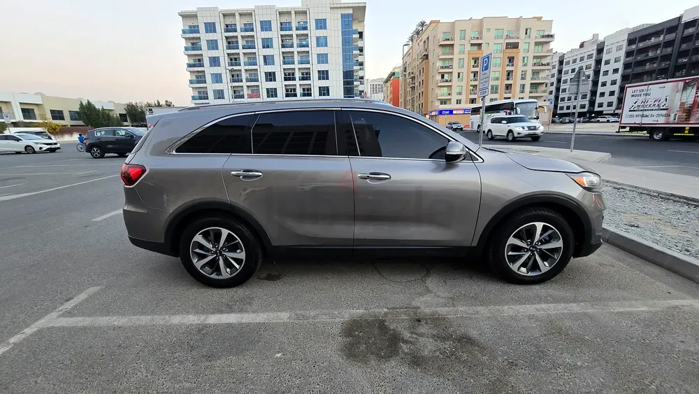 KIA Sorento SX Limited - Full-Option / Top Trim) - 2019 - Image 14