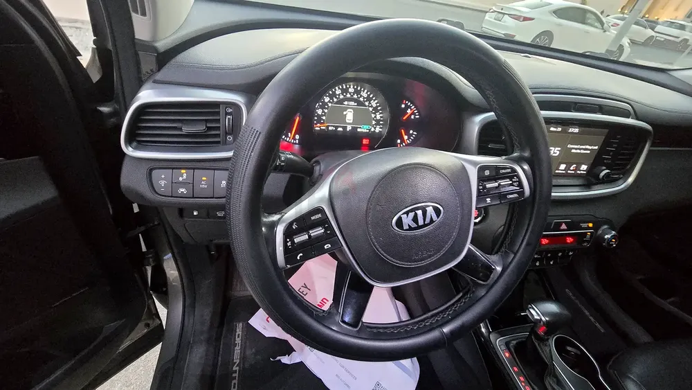 KIA Sorento SX Limited - Full-Option / Top Trim) - 2019 - Image 17