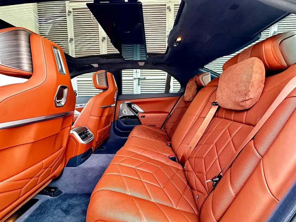 2024 BMW 760Li – CLEAN TITLE – CLEAN CARFAX - Image 10