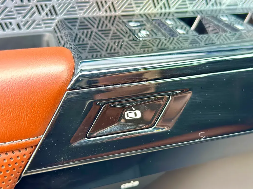 2024 BMW 760Li – CLEAN TITLE – CLEAN CARFAX - Image 15