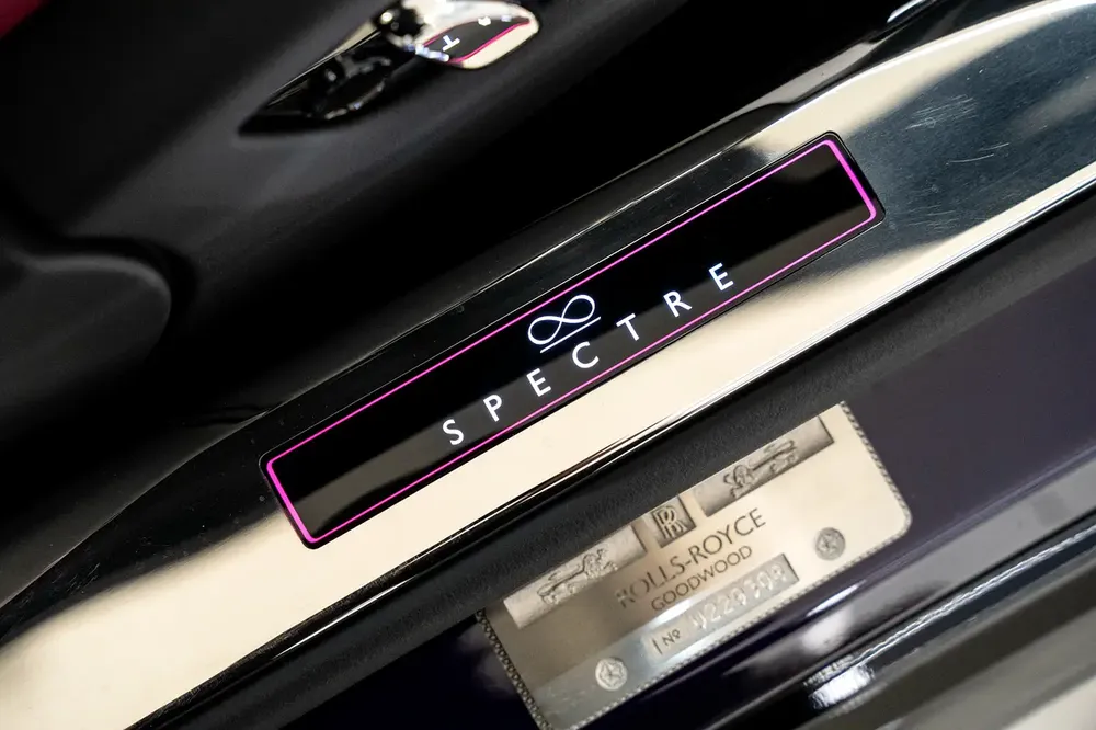 2025 ROLLS ROYCE SPECTRE BLACK BADGE / VAPOUR VIOLET - Image 14