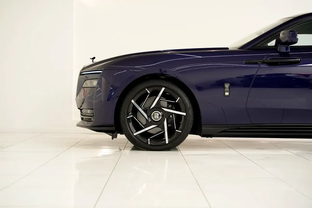 2025 ROLLS ROYCE SPECTRE BLACK BADGE / VAPOUR VIOLET - Image 5