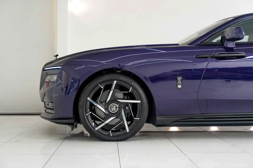 2025 ROLLS ROYCE SPECTRE BLACK BADGE / VAPOUR VIOLET - Image 6