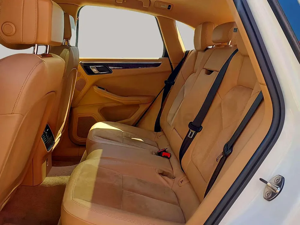 AED 3427/month | 2015 Porsche Macan  | GCC Specs | Ref#477212 - Image 12