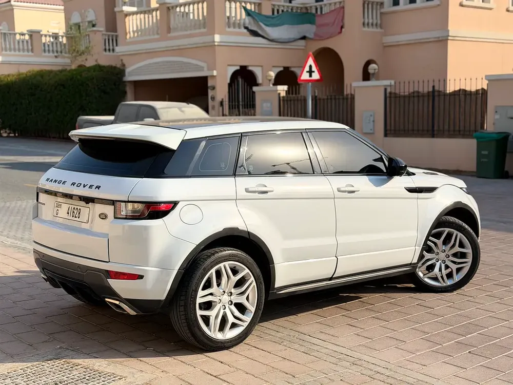 Range Rover Evouge R Dynamic White 2016 Low Mileage In Excellent Condition - Image 10