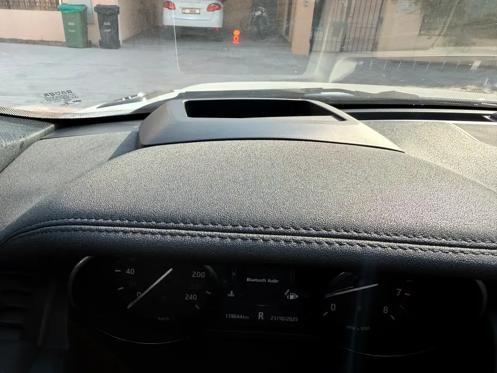 Range Rover Evouge R Dynamic White 2016 Low Mileage In Excellent Condition - Image 16