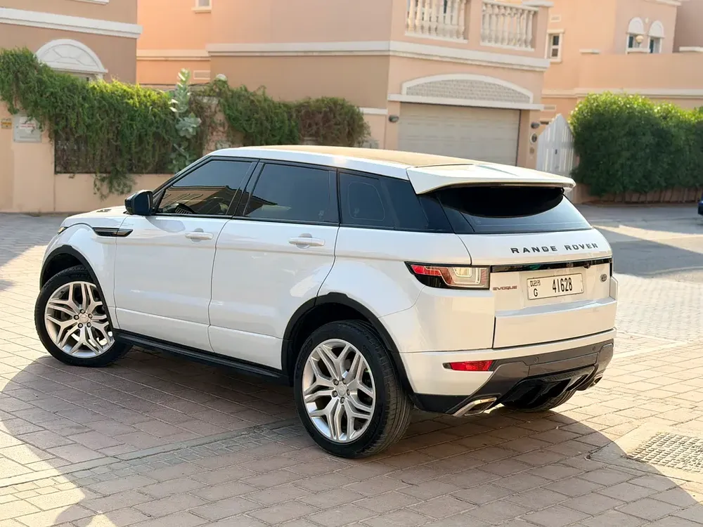 Range Rover Evouge R Dynamic White 2016 Low Mileage In Excellent Condition - Image 6