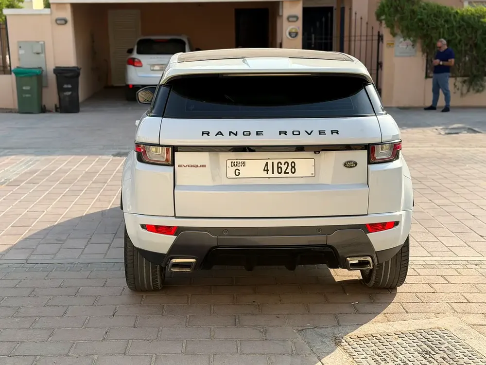 Range Rover Evouge R Dynamic White 2016 Low Mileage In Excellent Condition - Image 8
