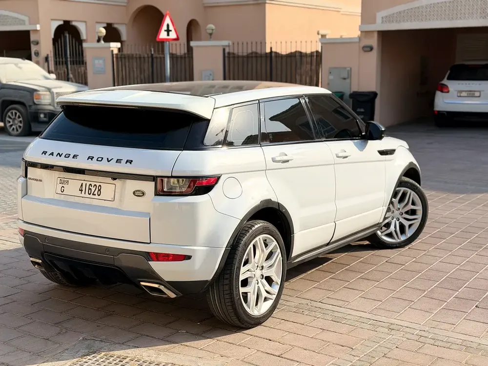 Range Rover Evouge R Dynamic White 2016 Low Mileage In Excellent Condition - Image 9