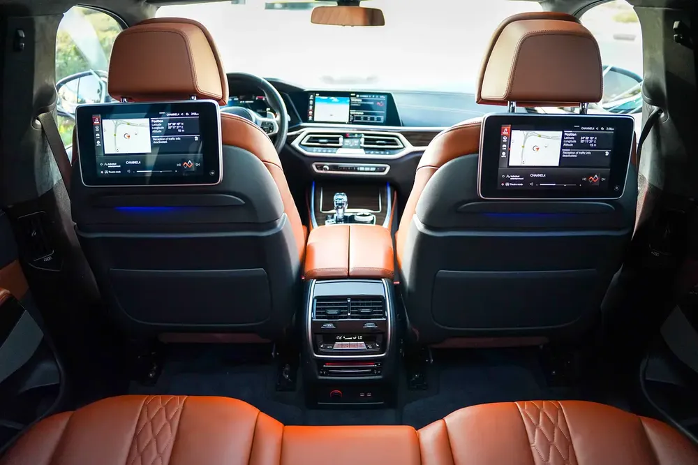 BMW X7 M50i 2021 GCC | BMW Warranty 08/2026 | Full Options | 79,000 km | Pristine - Image 11