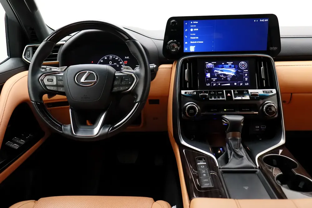 LEXUS 2024 LX SUV P 3.5L T AT Signature - Image 10