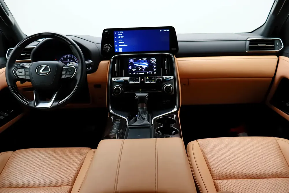 LEXUS 2024 LX SUV P 3.5L T AT Signature - Image 11