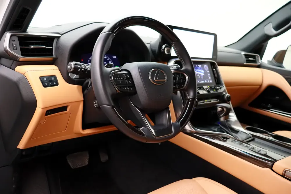 LEXUS 2024 LX SUV P 3.5L T AT Signature - Image 12