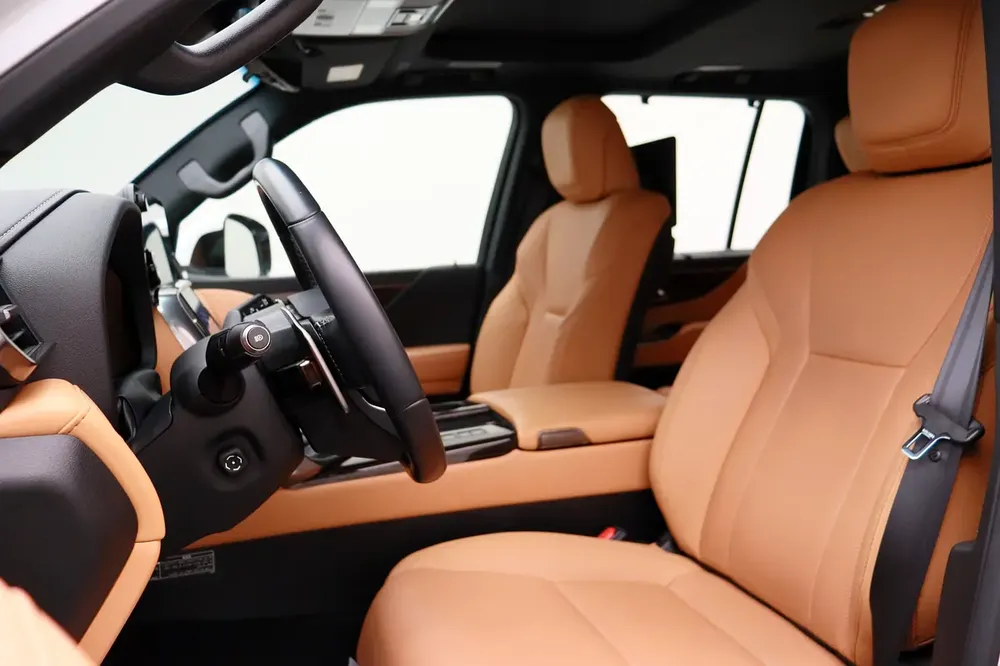 LEXUS 2024 LX SUV P 3.5L T AT Signature - Image 13