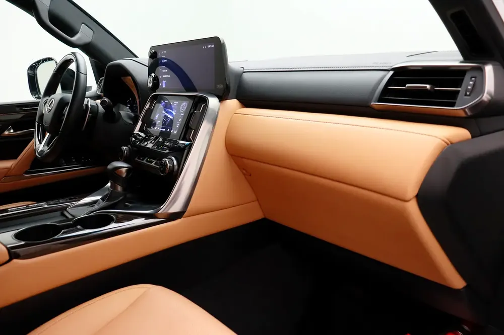 LEXUS 2024 LX SUV P 3.5L T AT Signature - Image 14