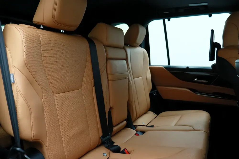 LEXUS 2024 LX SUV P 3.5L T AT Signature - Image 15